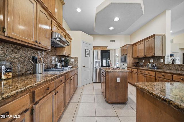 1472 PIONEER RIDGE Drive, El Paso, TX 79912