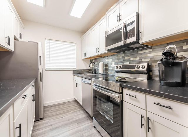 5061 Lakefront Boulevard B, Delray Beach, FL 33484