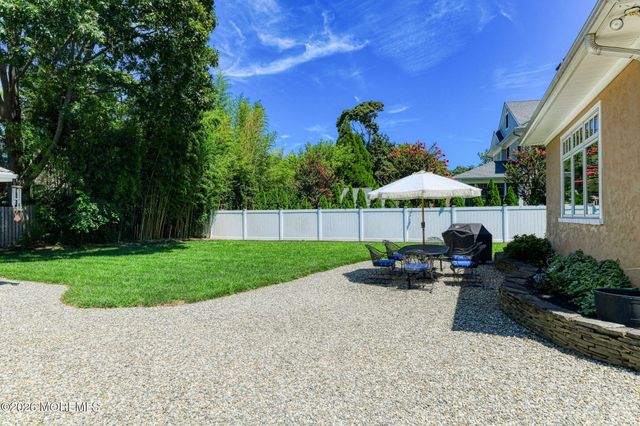 25 Holly Street, Rumson, NJ 07760