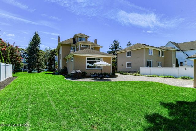 25 Holly Street, Rumson, NJ 07760
