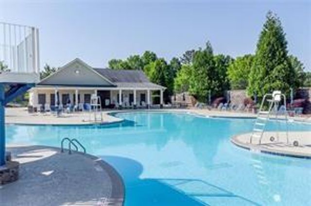 824 COMMERCE Trail, Canton, GA 30114