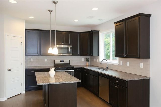 824 COMMERCE Trail, Canton, GA 30114