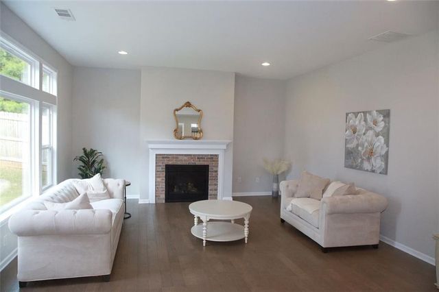 824 COMMERCE Trail, Canton, GA 30114