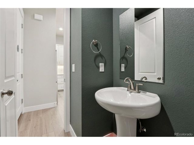 176 High Point Dr, Longmont, CO 80504