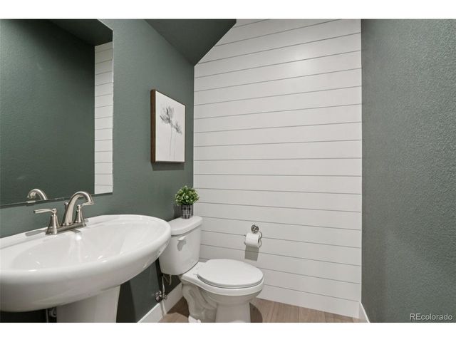 176 High Point Dr, Longmont, CO 80504