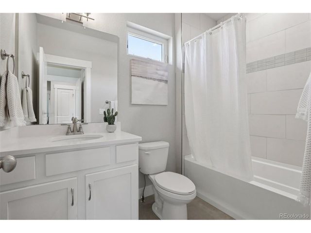 176 High Point Dr, Longmont, CO 80504