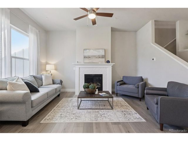 176 High Point Dr, Longmont, CO 80504