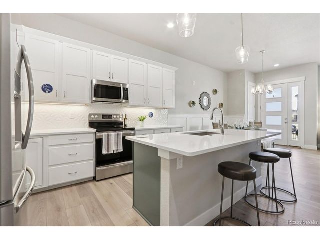 176 High Point Dr, Longmont, CO 80504