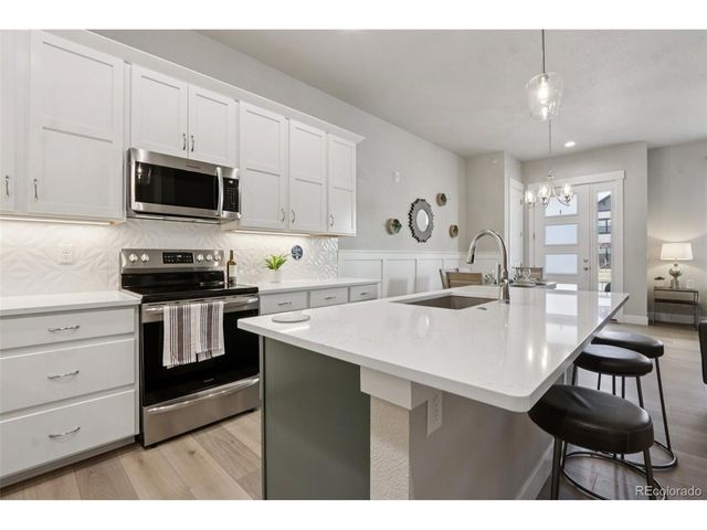 176 High Point Dr, Longmont, CO 80504