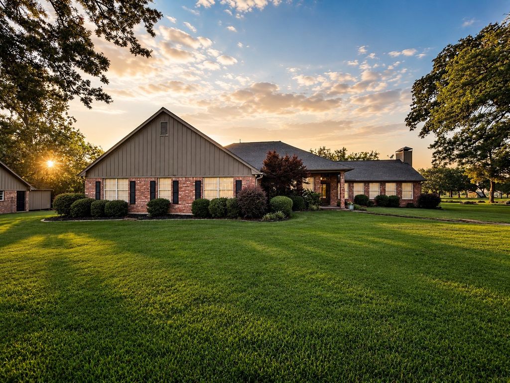 1079 Country Club Road, Sulphur Springs, TX 75482