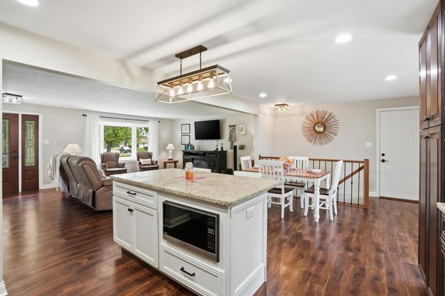 1015 Pettibone Street, Crown Point, IN 46307