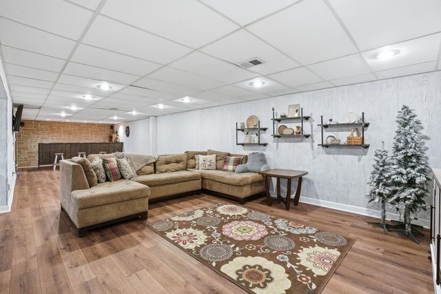 1015 Pettibone Street, Crown Point, IN 46307
