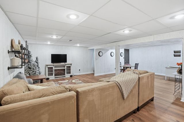 1015 Pettibone Street, Crown Point, IN 46307