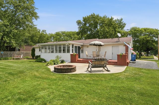 1015 Pettibone Street, Crown Point, IN 46307