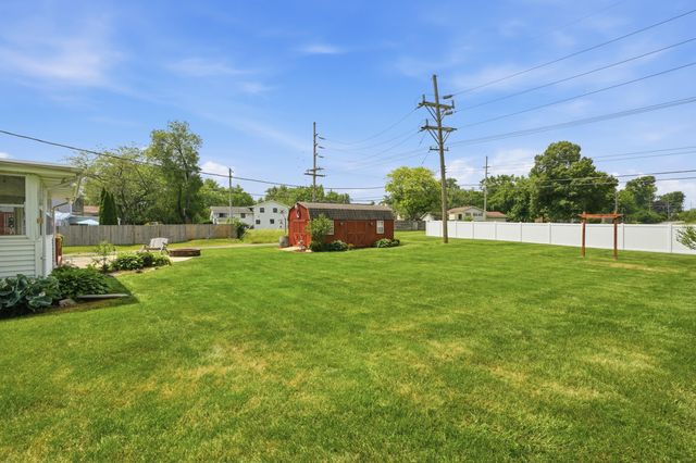1015 Pettibone Street, Crown Point, IN 46307