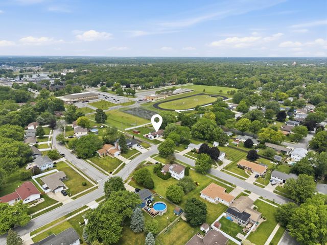 1015 Pettibone Street, Crown Point, IN 46307