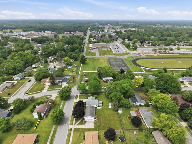 1015 Pettibone Street, Crown Point, IN 46307