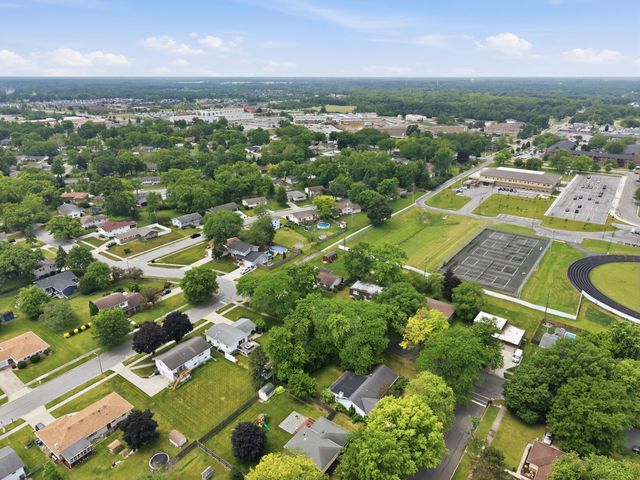 1015 Pettibone Street, Crown Point, IN 46307