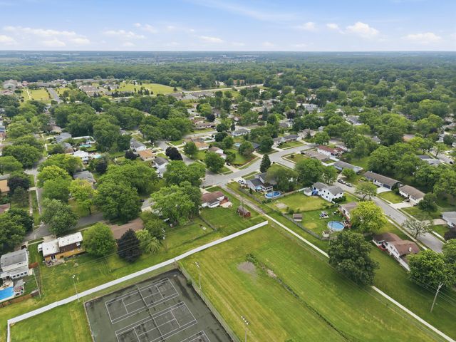 1015 Pettibone Street, Crown Point, IN 46307
