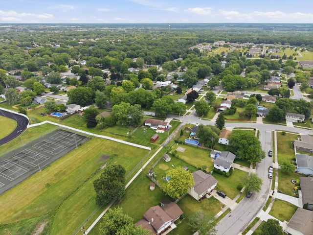 1015 Pettibone Street, Crown Point, IN 46307