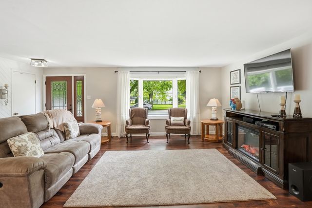 1015 Pettibone Street, Crown Point, IN 46307