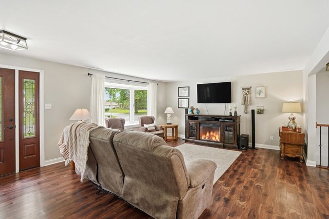 1015 Pettibone Street, Crown Point, IN 46307