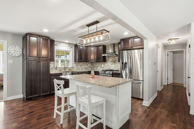 1015 Pettibone Street, Crown Point, IN 46307