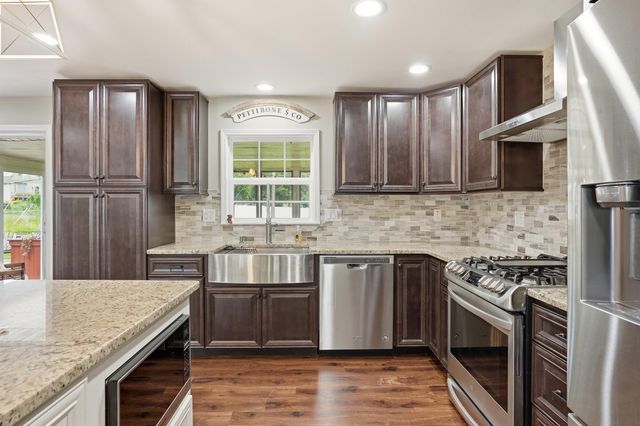 1015 Pettibone Street, Crown Point, IN 46307