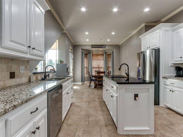 886 Silver Chase Drive, Choctaw, OK 73020