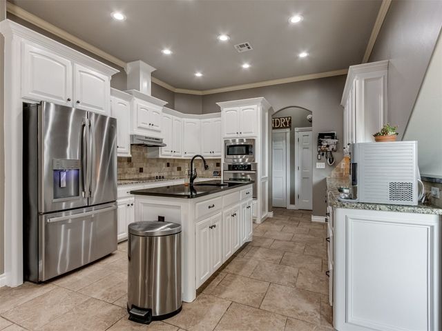 886 Silver Chase Drive, Choctaw, OK 73020