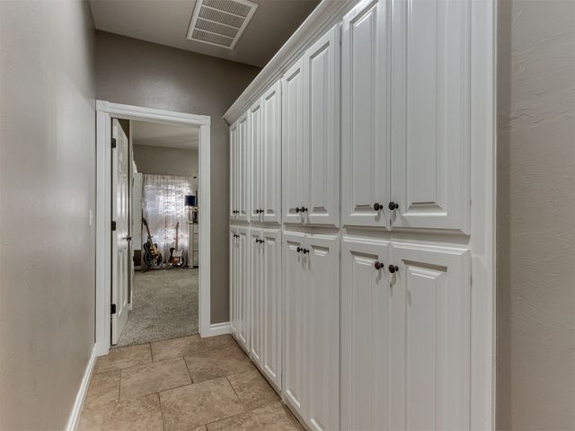 886 Silver Chase Drive, Choctaw, OK 73020