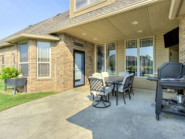 886 Silver Chase Drive, Choctaw, OK 73020