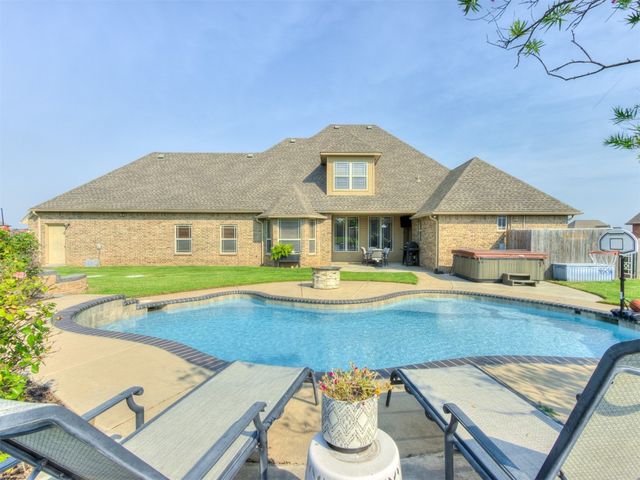 886 Silver Chase Drive, Choctaw, OK 73020