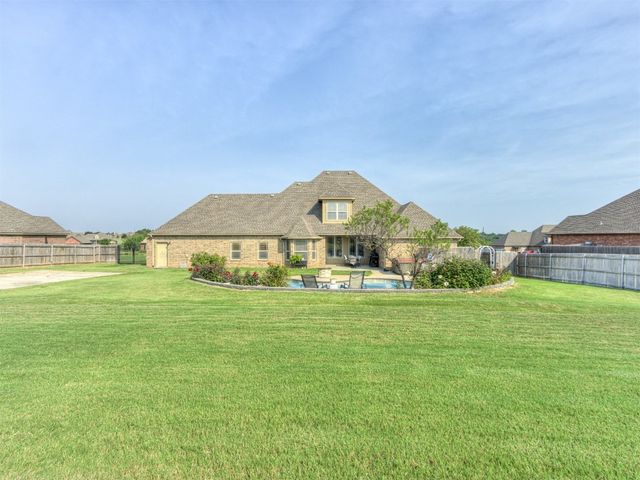 886 Silver Chase Drive, Choctaw, OK 73020
