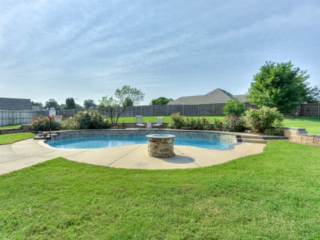 886 Silver Chase Drive, Choctaw, OK 73020