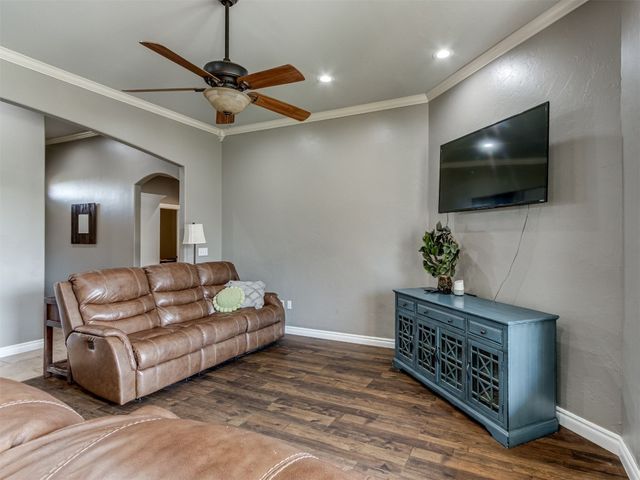 886 Silver Chase Drive, Choctaw, OK 73020