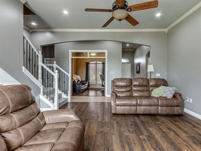 886 Silver Chase Drive, Choctaw, OK 73020