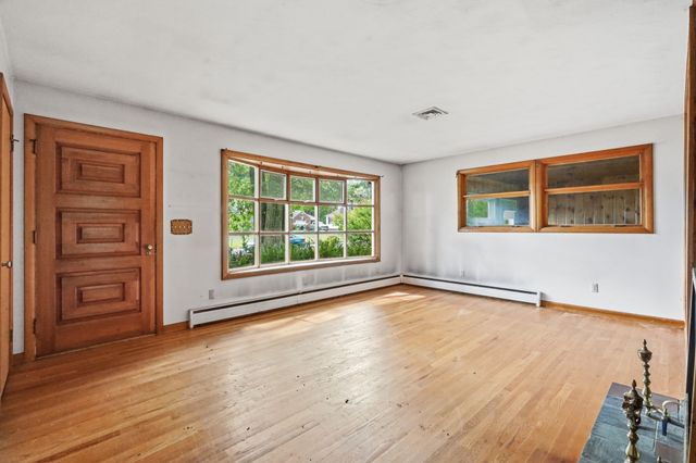 46 Spencer St, Agawam, MA 01001
