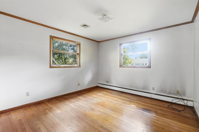 46 Spencer St, Agawam, MA 01001
