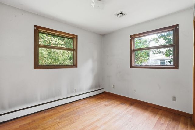 46 Spencer St, Agawam, MA 01001