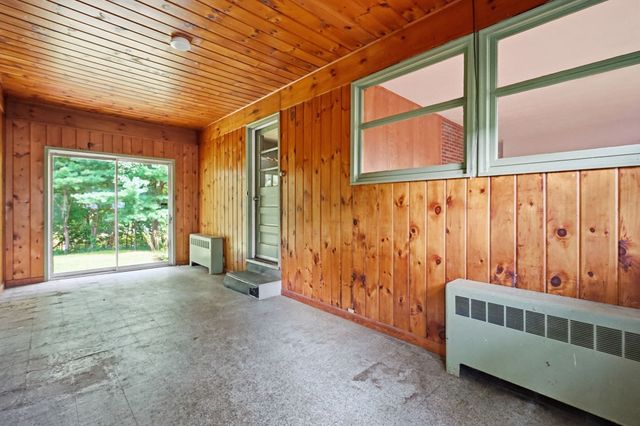46 Spencer St, Agawam, MA 01001