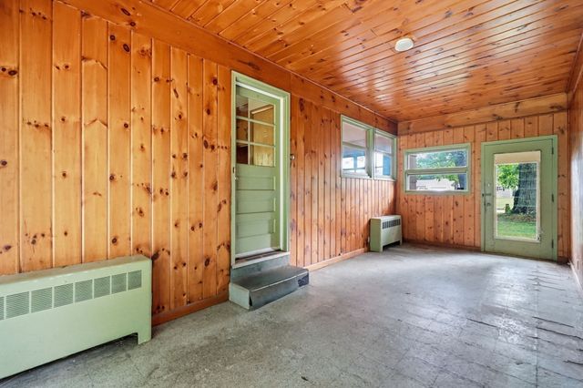 46 Spencer St, Agawam, MA 01001