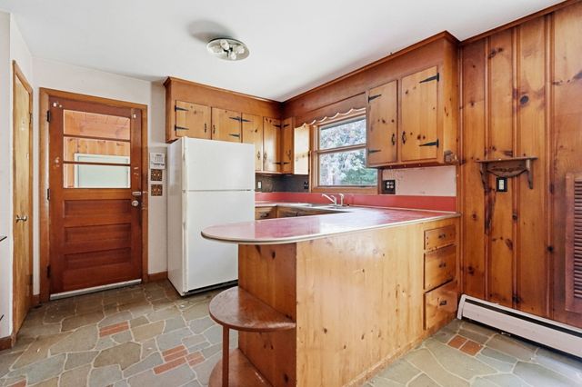 46 Spencer St, Agawam, MA 01001