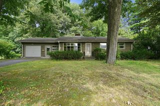 46 Spencer St, Agawam, MA 01001