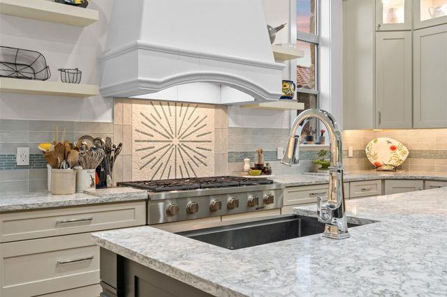 108 Golden Bear CV, Austin, TX 78738