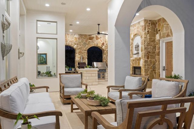 108 Golden Bear CV, Austin, TX 78738