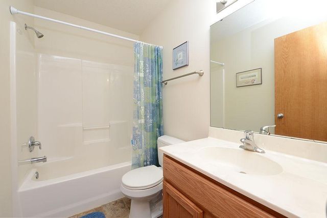 5265 50th Avenue S, Fargo, ND 58104