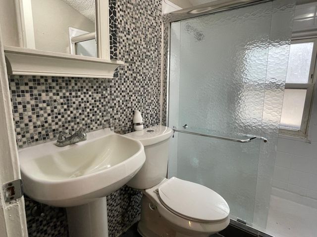 984 E RAINES RD, Memphis, TN 38116