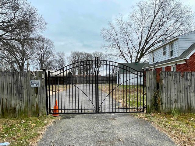 984 E RAINES RD, Memphis, TN 38116