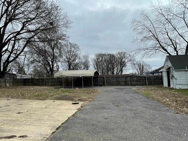 984 E RAINES RD, Memphis, TN 38116